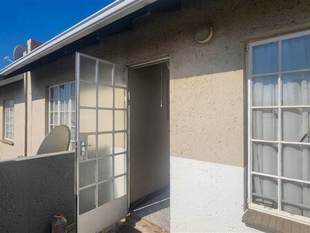 2 Bedroom Townhouse in Alphen Park