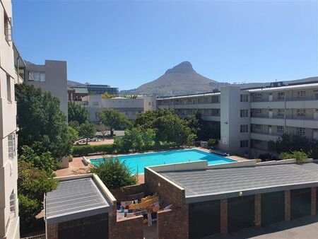 3 Bedroom Apartment in Zonnebloem