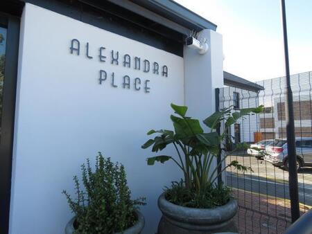 1 Bedroom Apartment in Somerset West Central