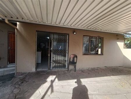 2 Bedroom Flat in Veld En Vlei