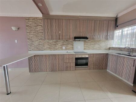 2 Bedroom Apartment in Amanzimtoti