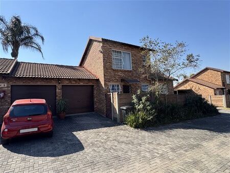 3 Bedroom Townhouse in Wilgeheuwel