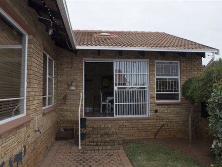 3 Bedroom Townhouse in Noordheuwel