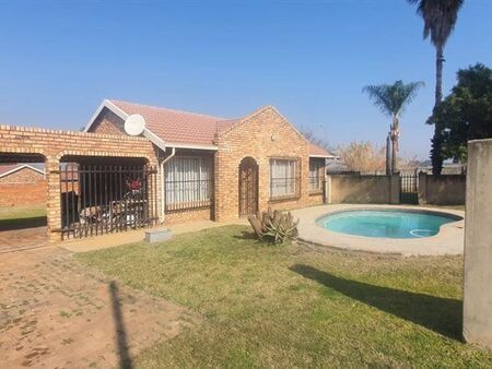 2 Bedroom House in Suiderberg