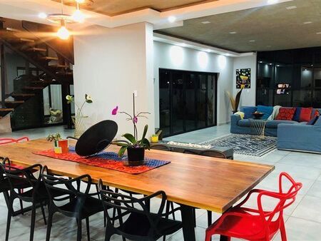 6 Bedroom House in The Hills
