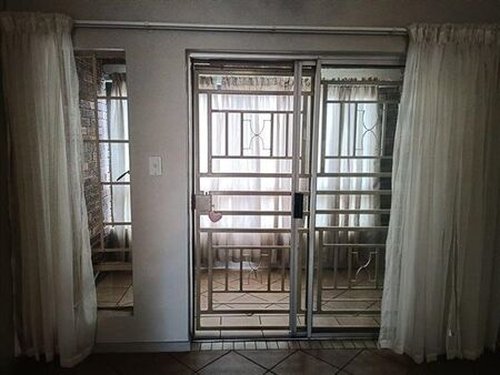 2 Bedroom Apartment in Mooikloof Ridge