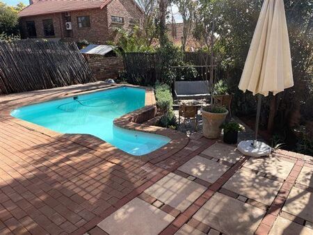 3 Bedroom House in Elarduspark