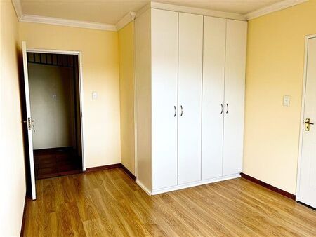 Bachelor apartment in The Crest