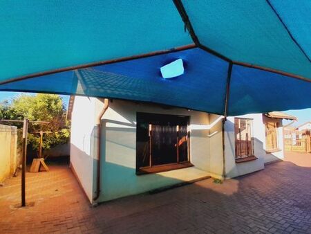 3 Bedroom house to rent in Geelhoutpark, Rustenburg