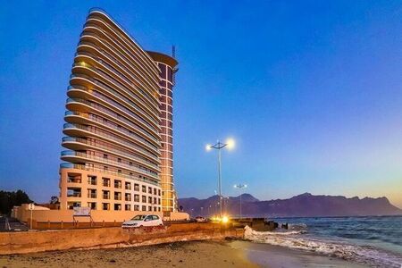 3 Bedroom apartment to rent in Parks Estate, Strand