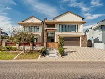 5 Bedroom House in Copperleaf
