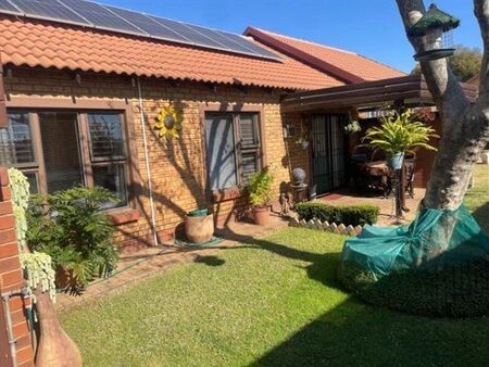 2 Bedroom House in Willow Park Manor