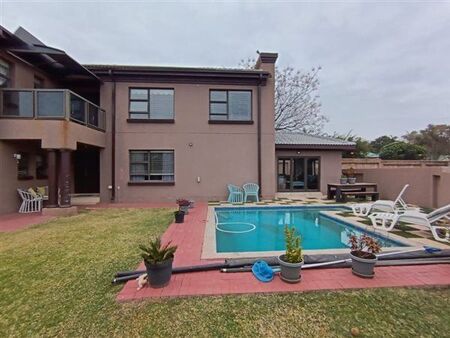 4 Bedroom House in Montana Park
