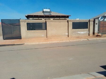2 Bedroom House in Lehae
