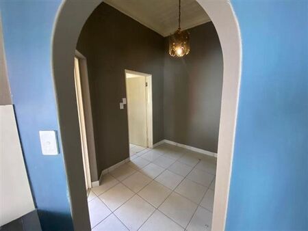 2 Bedroom House in Kensington