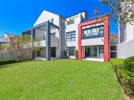 3 Bedroom Apartment in Paulshof