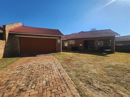 3 Bedroom House in Heuweloord