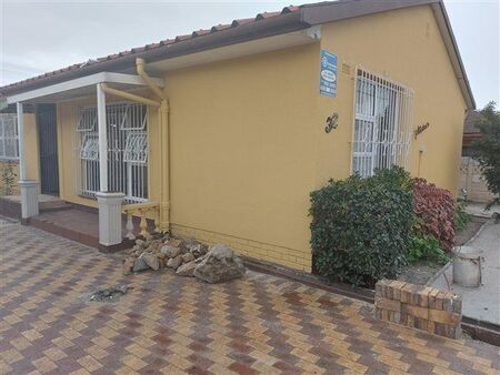 2 Bedroom Flat in Parow