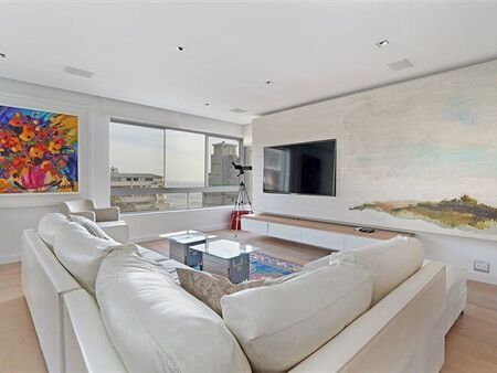 2 Bedroom Apartment in Sea Point