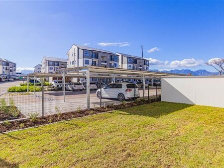 3 Bedroom Apartment in Somerset West Central