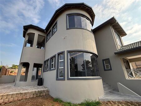 5 Bedroom House in Somerset Park