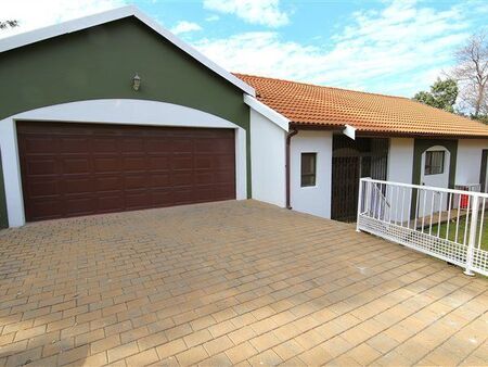 2 Bedroom House in Constantia Kloof