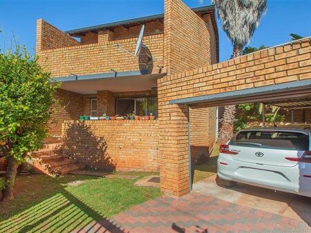3 Bedroom Townhouse in Roodekrans