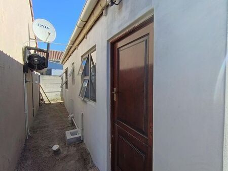 1 Bedroom house to rent in Strandfontein, Mitchells Plain