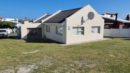 3 Bedroom house to rent in Struisbaai