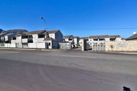 2 Bedroom apartment to rent in Klein Drakenstein, Paarl