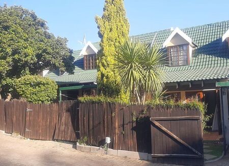 2 Bedroom townhouse - sectional to rent in Weltevreden Park, Roodepoort