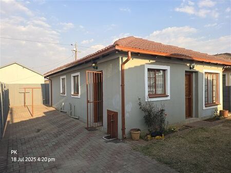 2 Bedroom House in Nellmapius