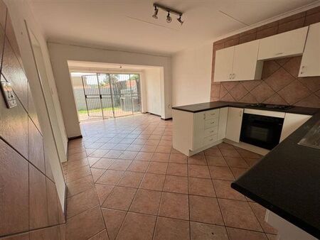 1 Bedroom House in Douglasdale