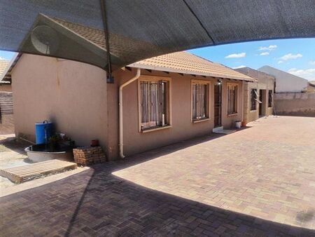 3 Bedroom House in Vosloorus