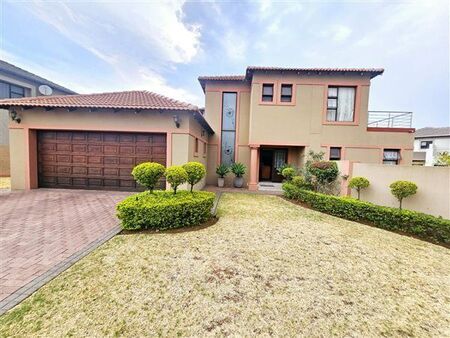 4 Bedroom House in Monavoni