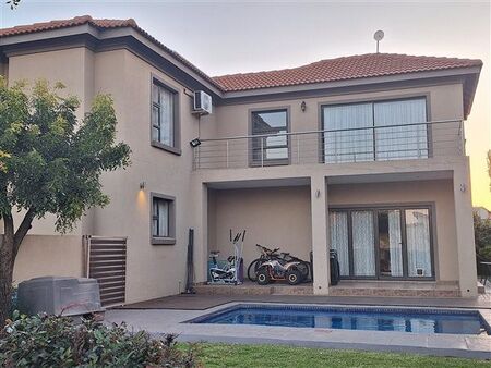 4 Bedroom House in Monavoni
