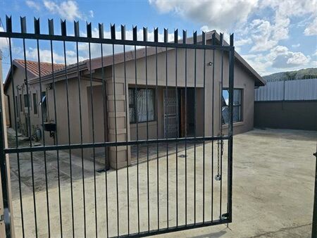 2 Bedroom House in Trenance Manor