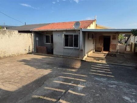 2 Bedroom House in Trenance Manor