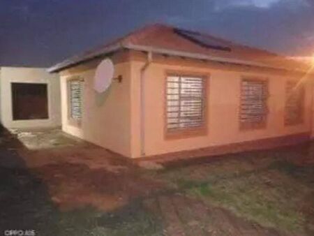 3 Bedroom Apartment in Witpoortjie