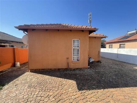 3 Bedroom House in Kirkney