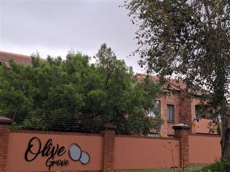2 Bedroom Apartment in Mooikloof Ridge