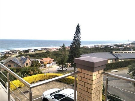 4 Bedroom House in Outeniqua Strand