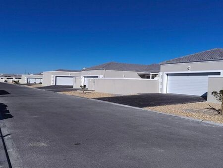 3 Bedroom House in Sunningdale