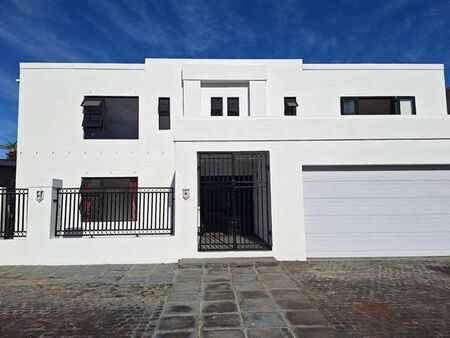 5 Bedroom House in Melkbosstrand