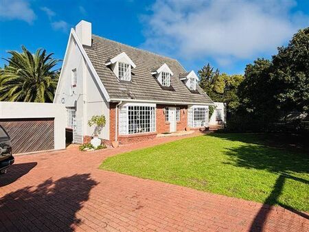 4 Bedroom House in Bergsig