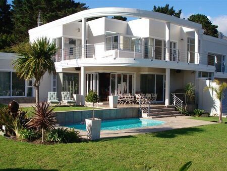 4.5 Bedroom House in Hout Bay and surrounds