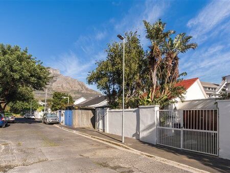 2 Bedroom House in Vredehoek