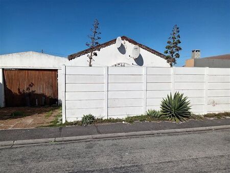 3 Bedroom House in Strandfontein