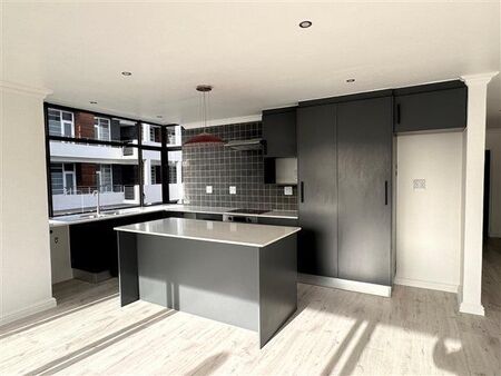 3 Bedroom Apartment in Bantry Bay