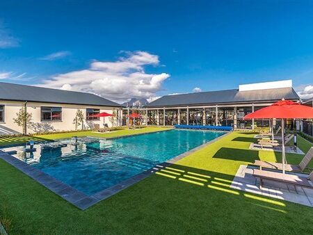 1 Bedroom Apartment in Somerset West Central